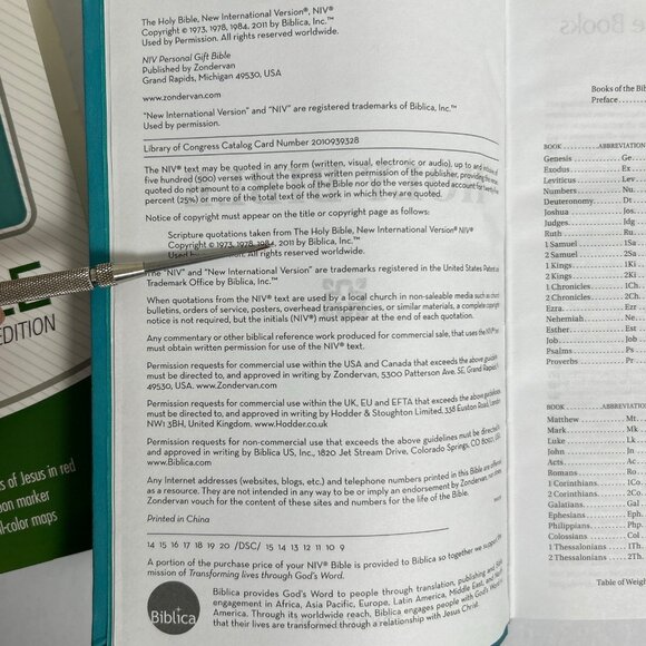 NIV, Gift Edition Holy Bible (Turquoise, Italian Duo-Tone) - Picture 8 of 10